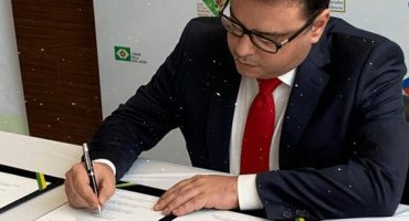 João Marcelo Borges assina pacto nacional