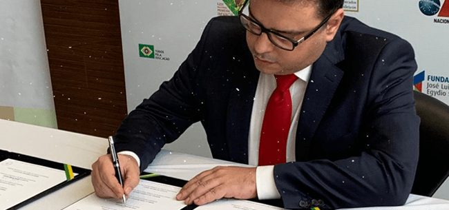 João Marcelo Borges assina pacto nacional