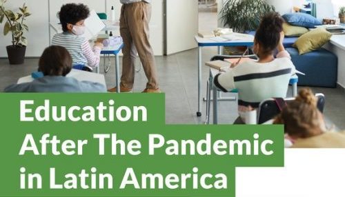 Foto de sala de aula com alunos usando máscaras cirúrgicas. Education after the pandemic in Latin America