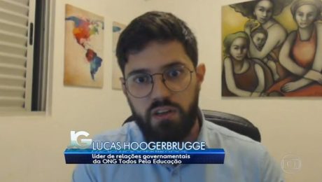 Tela de vídeo do Jornal da Globo, Lucas Hoogerbrugge, homem branco, de barba e óculos de grau, aparece falando.