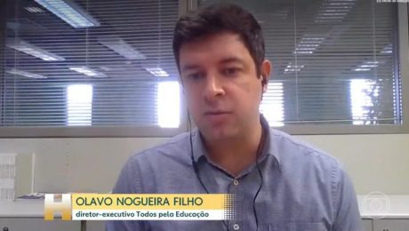Olavo Nogueira Filho, homem, branco, vestindo camisa azul, fala olhando para a câmera.