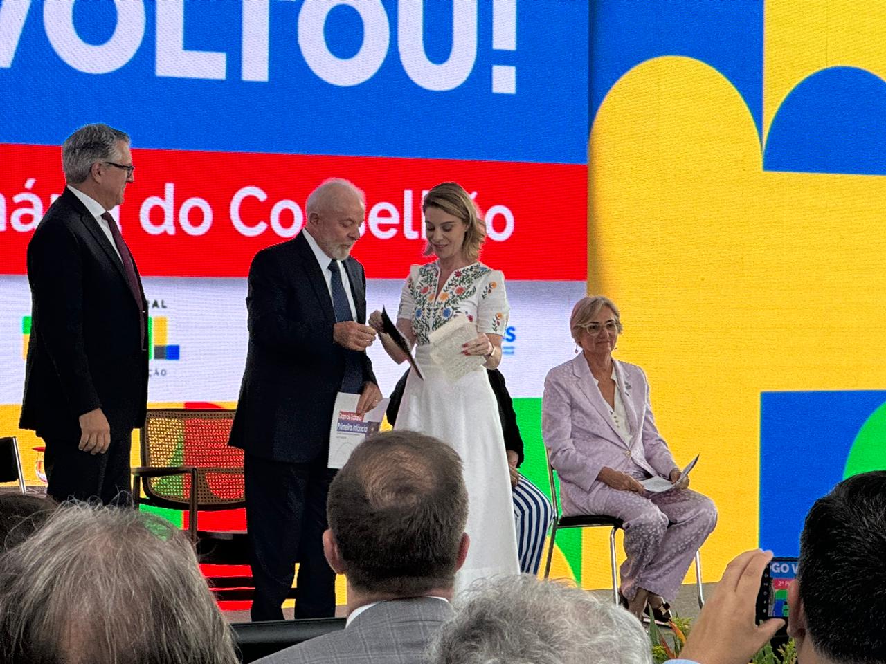 Lula e Priscila Cruz, no palco da segunda plenária do conselhão