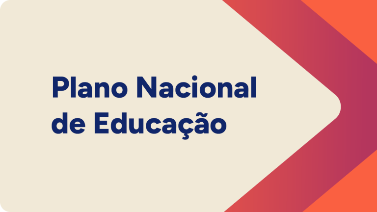 Imagem gráfica com fundo branco e a frase “Plano Nacional de Educação” em azul escuro. À direita, há uma seta larga em tons de vermelho e laranja apontando para a esquerda.