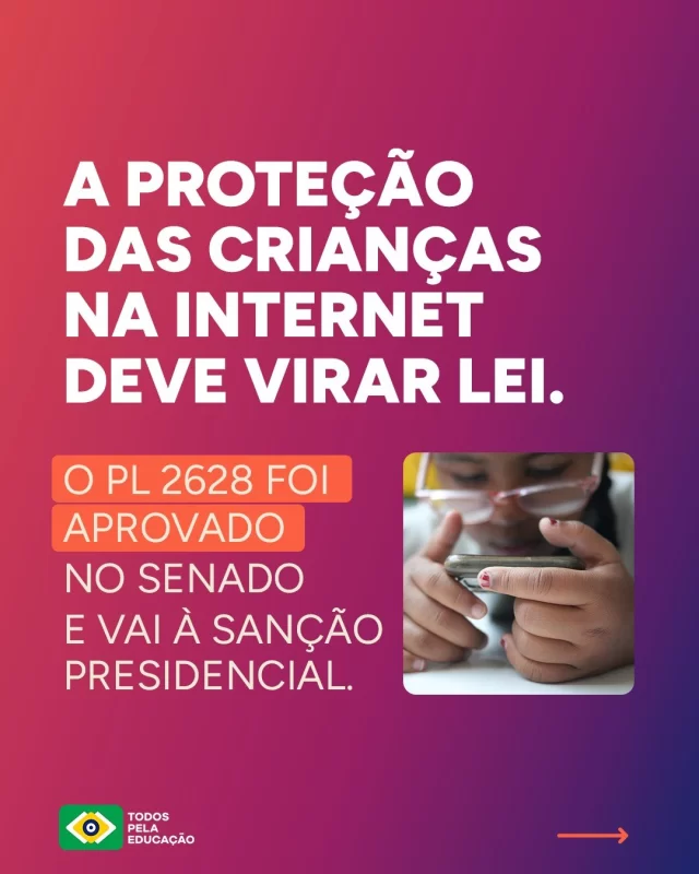 Após denúncias do influenciador Felipe Bressanim, o @felca0, o Brasil avançou nas discussões sobre o PL 2628, que estabelece regras para a proteção das crianças e adolescentes no ambiente digital e foi aprovado ontem no @senadofederal.

Em sua coluna no @jornaloglobo, Priscila Cruz (@pricruz_educacao) compila evidências sobre os prejuízos de uma infância inundada pelos “ultraprocessados digitais”, além de cobrar que o país seja mais ambicioso para enfrentar essa questão e proteger, de fato, nossas crianças.

Link do artigo na íntegra nos Stories.
.
#PraTodosVerem: este post contém texto alternativo.
.
.
.
#TodosPelaEducação #PL2628