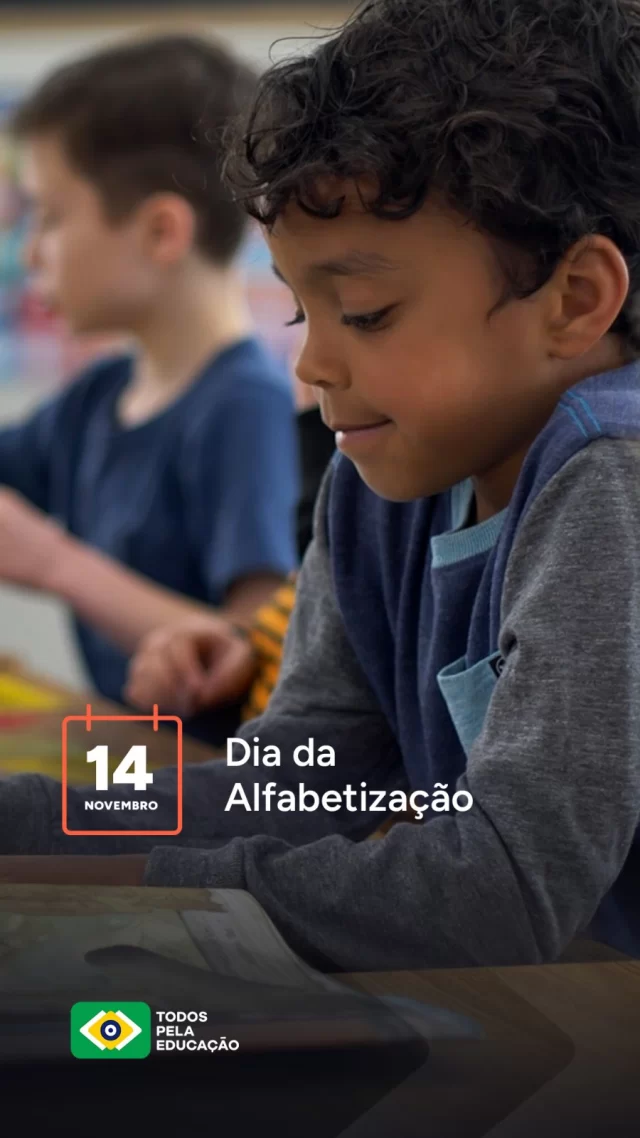 A alfabetização abre os caminhos para uma vida inteira de aprendizados. Garanti-la para todas as crianças deve ser um compromisso público! 

No Anuário Brasileiro da Educação Básica 2025, você encontra dados sobre a alfabetização e um panorama completo dos Anos Iniciais do Ensino Fundamental (link na bio).
.
.
.
#Alfabetização #DiaDaAlfabetização #TodosPelaEducação